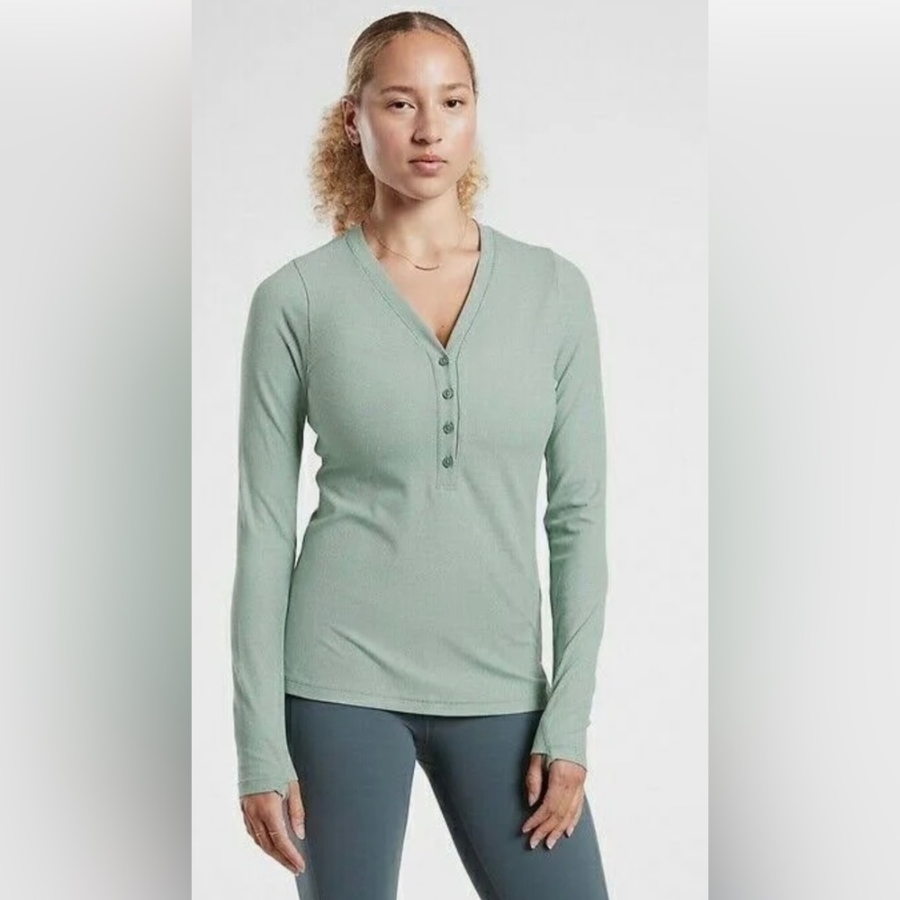 NWOT Athleta Uptempo Ribbed Henley - size small